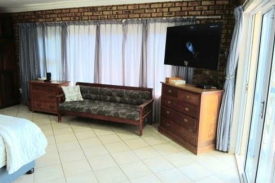 5 Bedroom Property for Sale in Winterstrand Eastern Cape